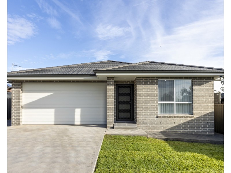 4 Tulip Place, Quakers Hill NSW 2763