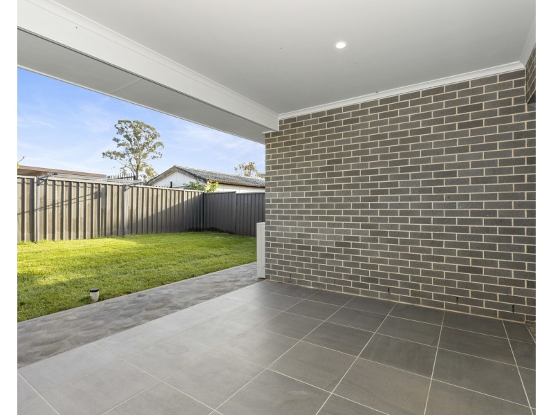 4 Tulip Place, Quakers Hill NSW 2763