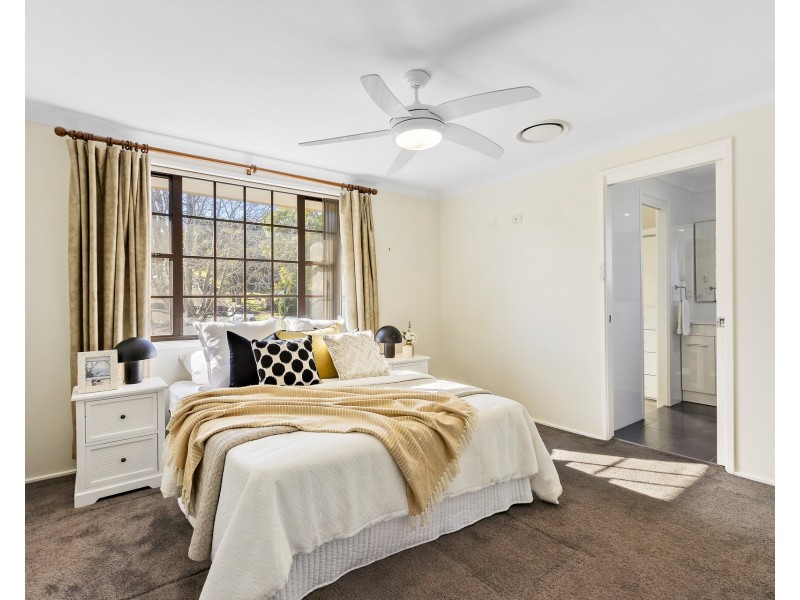 81 Crestwood Drive, Baulkham Hills NSW 2153