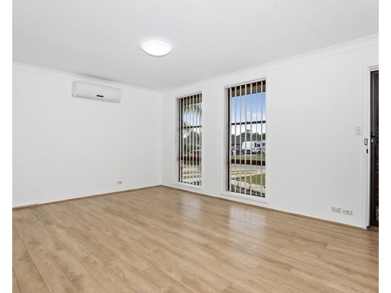 33 McCartney Crescent, St Clair NSW 2759