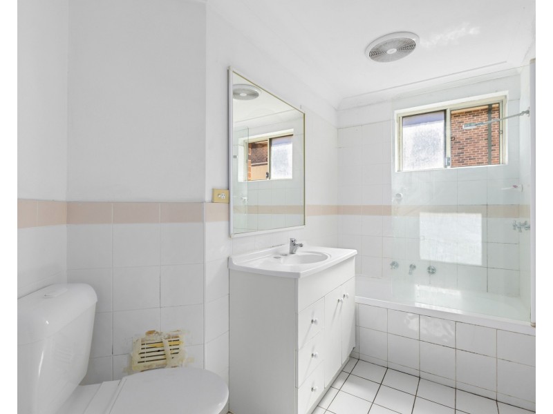 13/11 Oxford Street, Blacktown NSW 2148