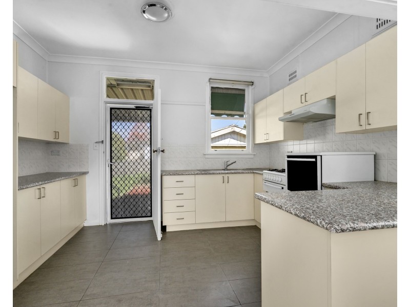8 Adams Crescent, St Marys NSW 2760
