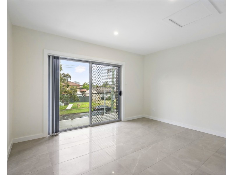 1/154 Willan Drive, Cartwright NSW 2168