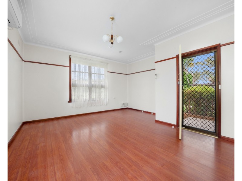 10 Charlton Road, Lalor Park NSW 2147