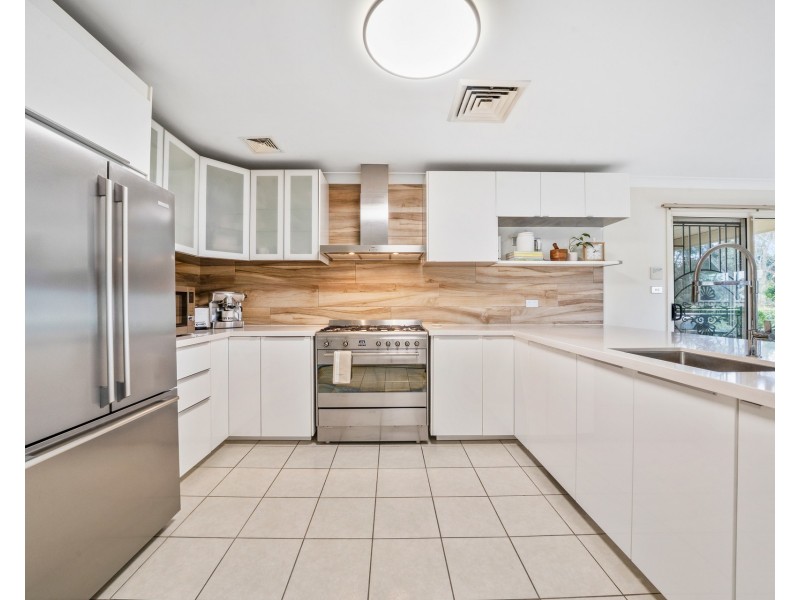 2 Hamlin Street, Quakers Hill NSW 2763