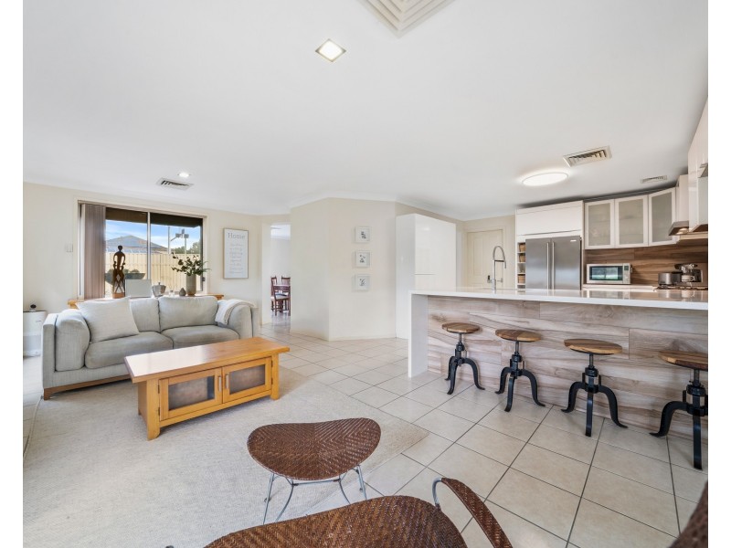 2 Hamlin Street, Quakers Hill NSW 2763