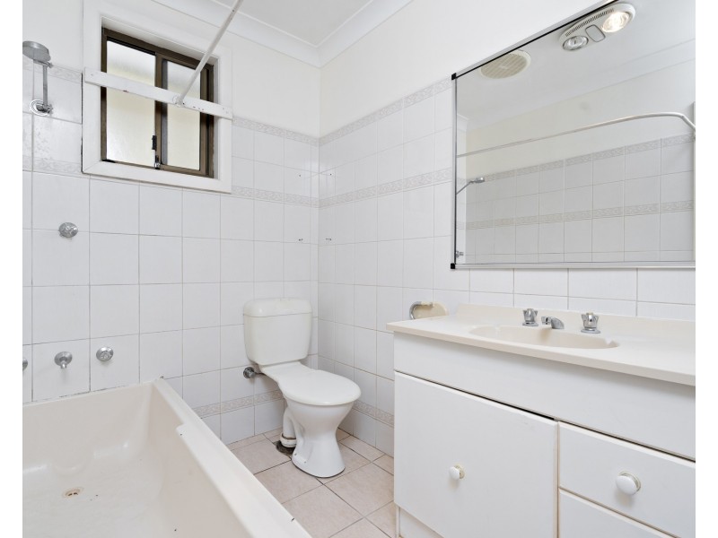 4 Blain Street, Toongabbie NSW 2146