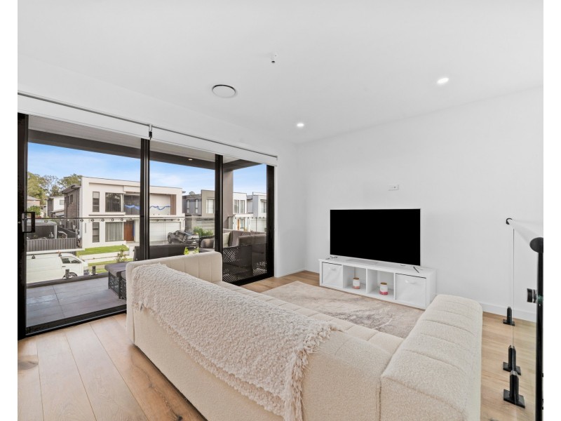33 Pecan Crescent, Riverstone NSW 2765