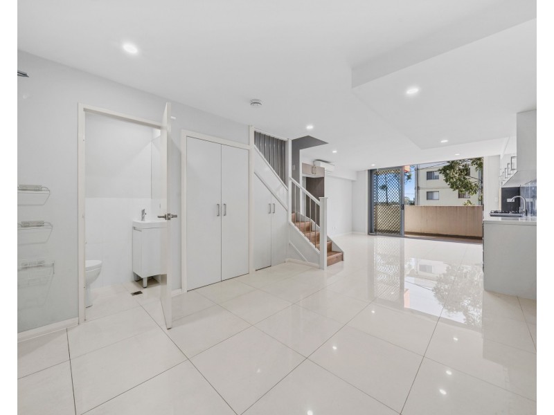 215/12 Fourth Avenue, Blacktown NSW 2148