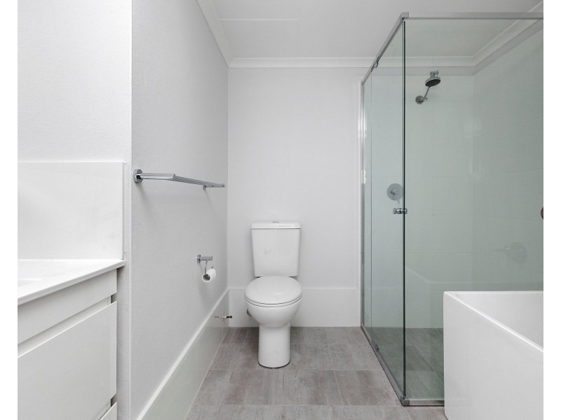 2/5 Griffiths Street, Blacktown NSW 2148