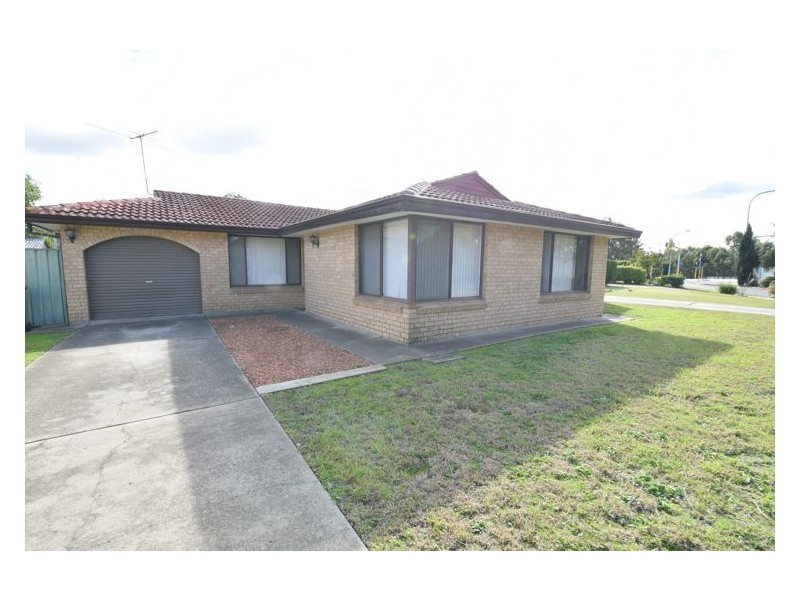 8 Reef Street, Quakers Hill NSW 2763