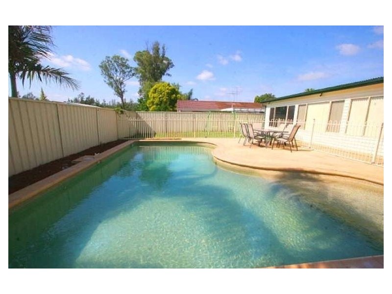 11 Primrose Circuit, Claremont Meadows NSW 2747