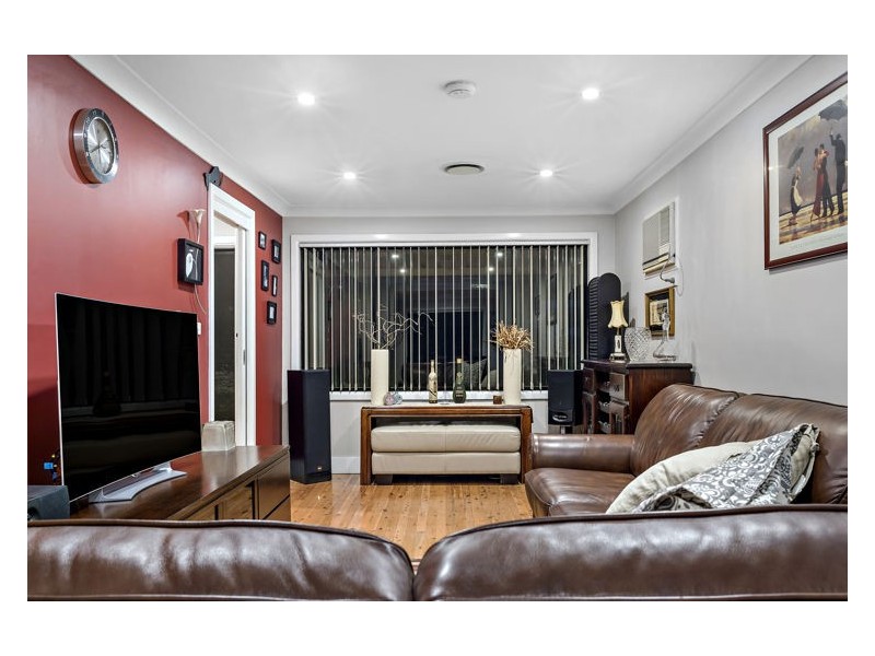 15 Desley Crescent, Prospect NSW 2148