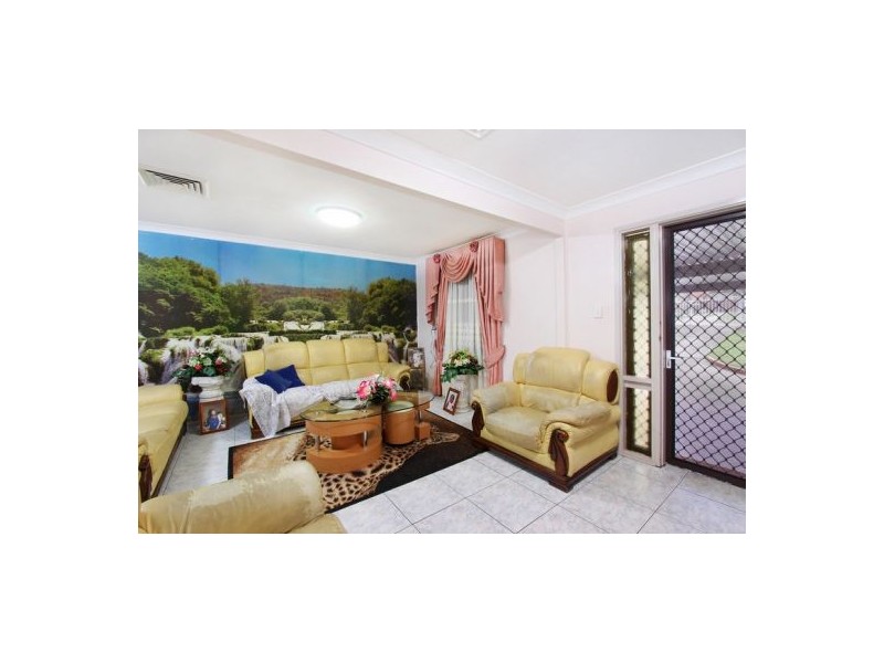 8 Birdwood Avenue, Doonside NSW 2767