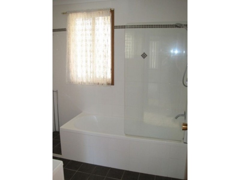 House 18  Heath Street,, Prospect NSW 2148