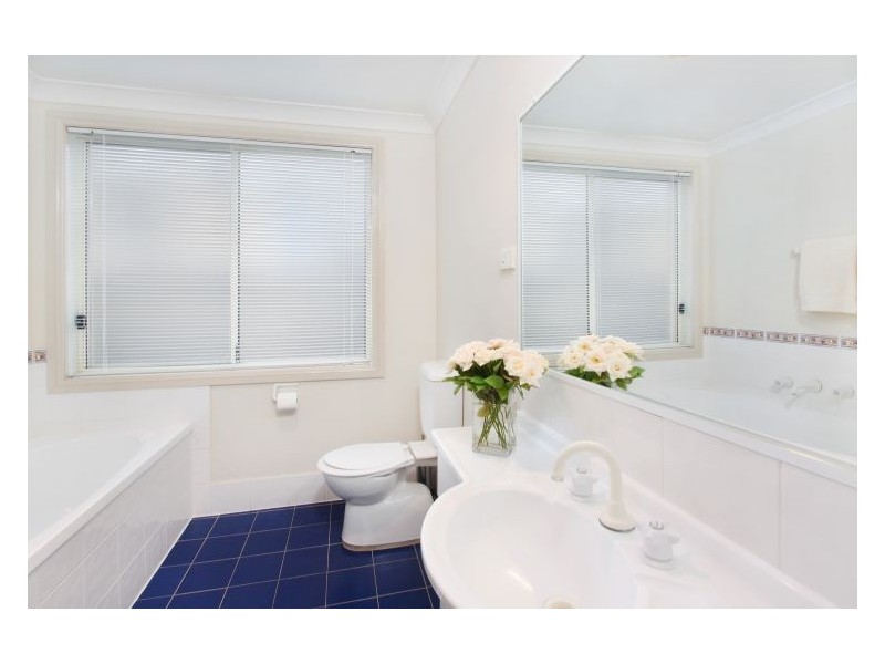 10 Lyndel Close, Quakers Hill NSW 2763