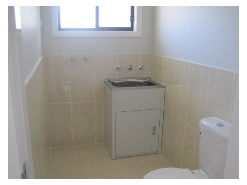 Duplex 1/4 Newton Road, Blacktown NSW 2148