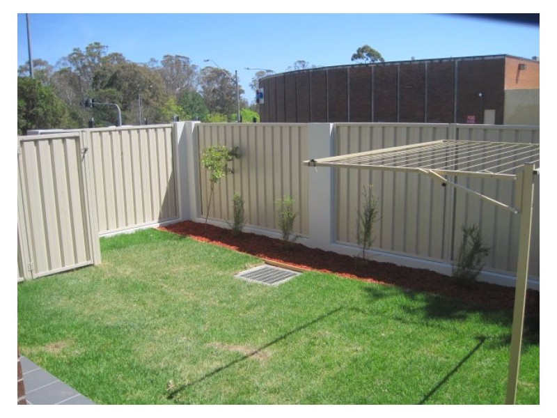 Duplex 1/4 Newton Road, Blacktown NSW 2148