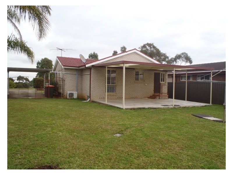 House 32 Warrimoo Drive, Quakers Hill NSW 2763