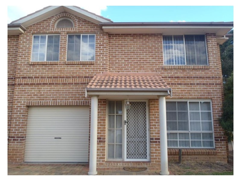 Townhouse 10d Douglas Road, Blacktown NSW 2148