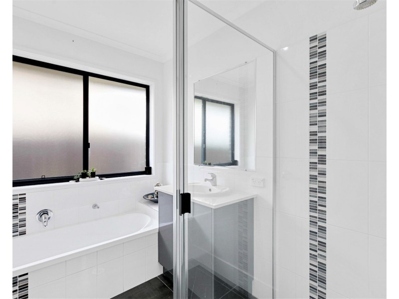 52 Beach Drive, Burrum Heads QLD 4659
