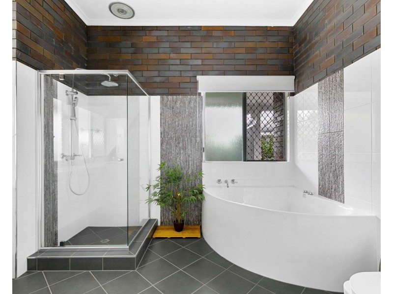 35 Beach Drive, Burrum Heads QLD 4659