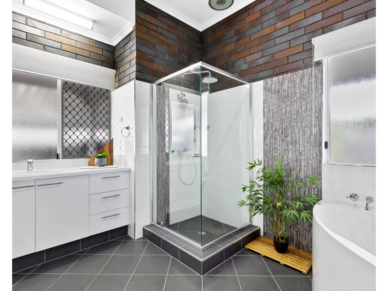 35 Beach Drive, Burrum Heads QLD 4659