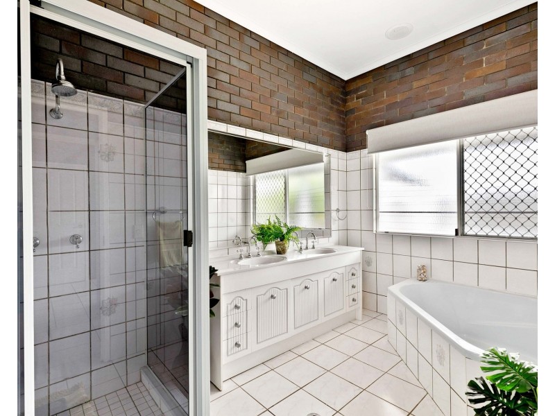 35 Beach Drive, Burrum Heads QLD 4659