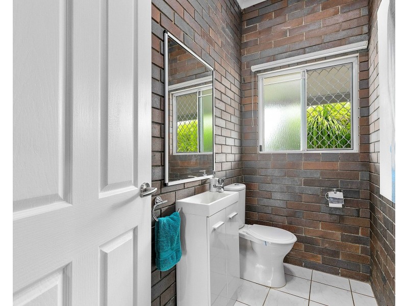 35 Beach Drive, Burrum Heads QLD 4659