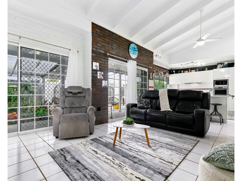 35 Beach Drive, Burrum Heads QLD 4659