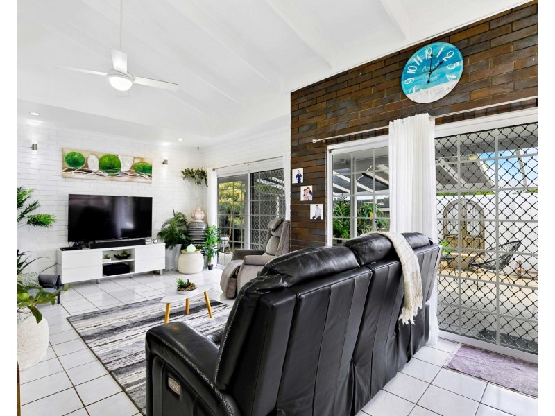 35 Beach Drive, Burrum Heads QLD 4659