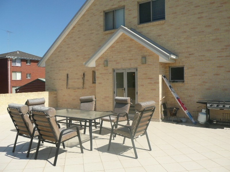 3/13 Chamberlain Street, Campbelltown NSW 2560