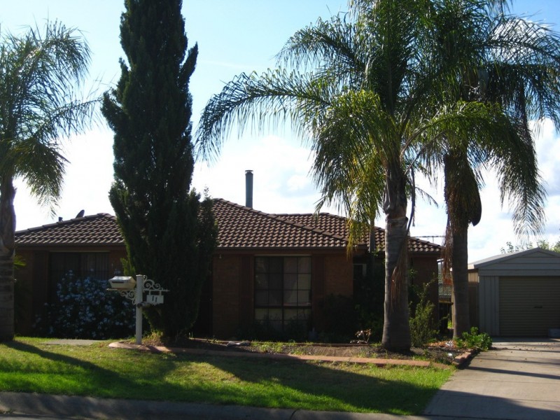 11 Bardolph Avenue, Rosemeadow NSW 2560