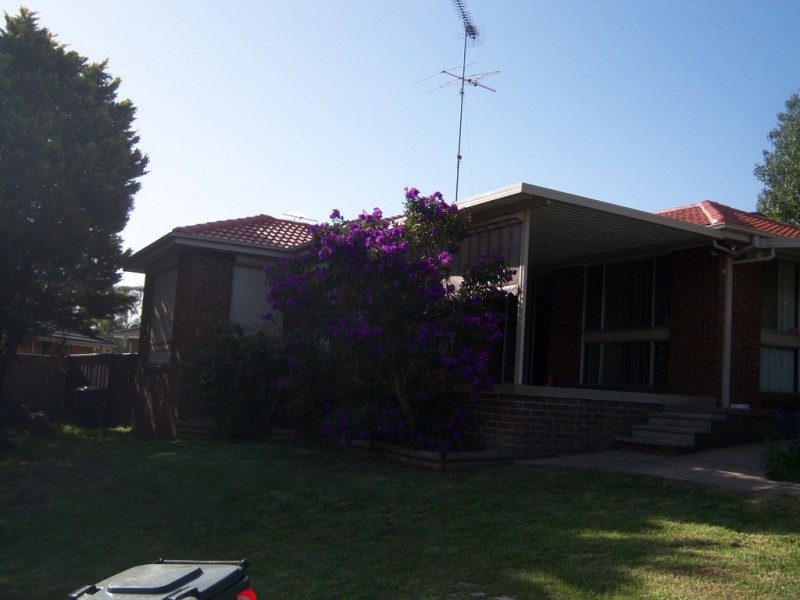 13 Wyndham Ave, Leumeah NSW 2560