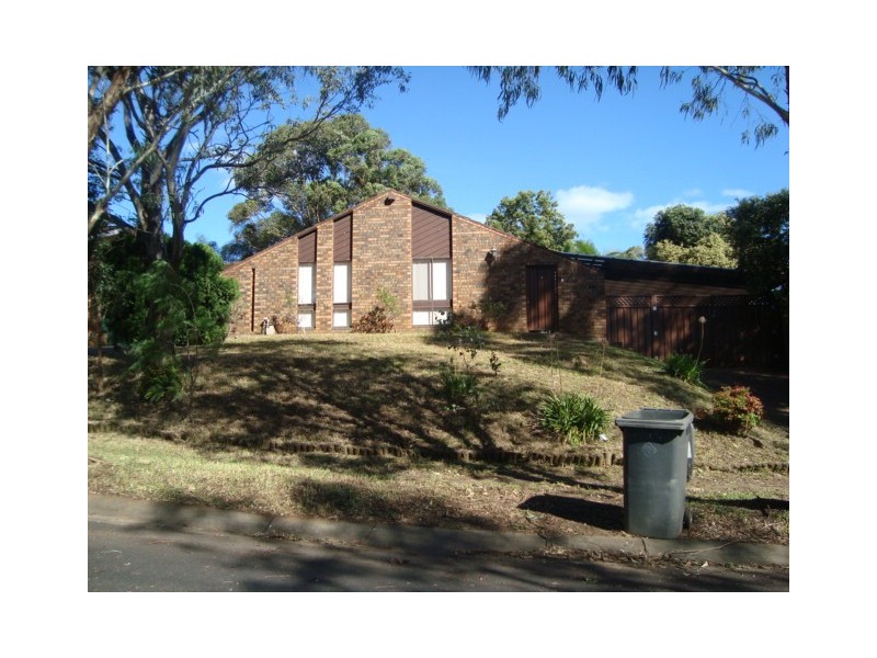 8 Alexis Place, Rosemeadow NSW 2560