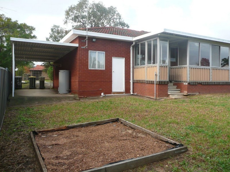 41 Burns Road, Campbelltown NSW 2560