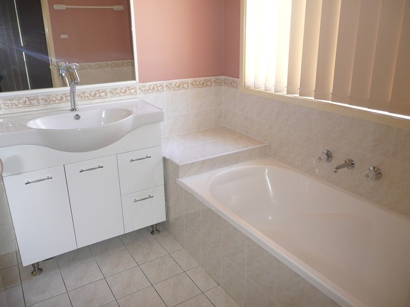 30 Pyramus Circuit, Rosemeadow NSW 2560