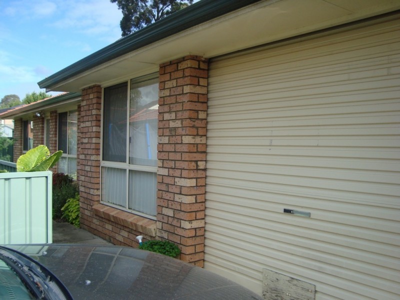 8b Elliott Place, St Helens Park NSW 2560
