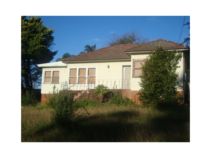 8 Grandview Drive, Campbelltown NSW 2560
