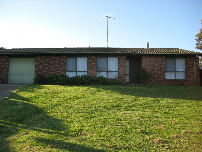 4 ROMILLY PLACE, Ambarvale NSW 2560
