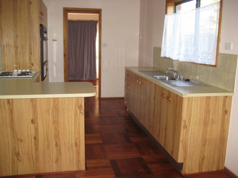 4 ROMILLY PLACE, Ambarvale NSW 2560