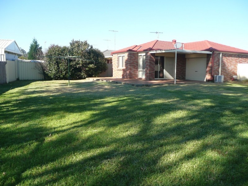 30 Pyramus Circuit, Rosemeadow NSW 2560