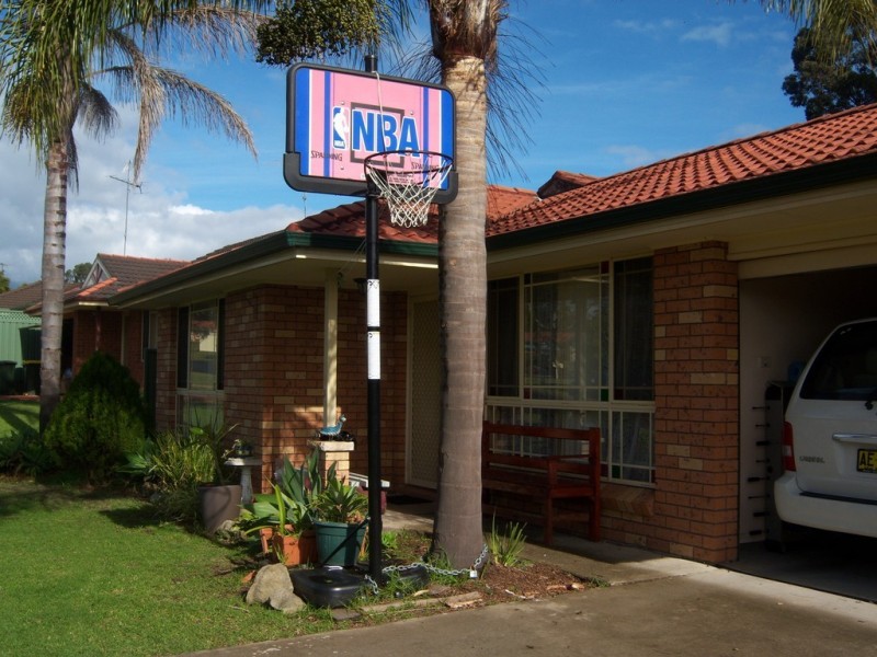 8a Elliott Place, St Helens Park NSW 2560