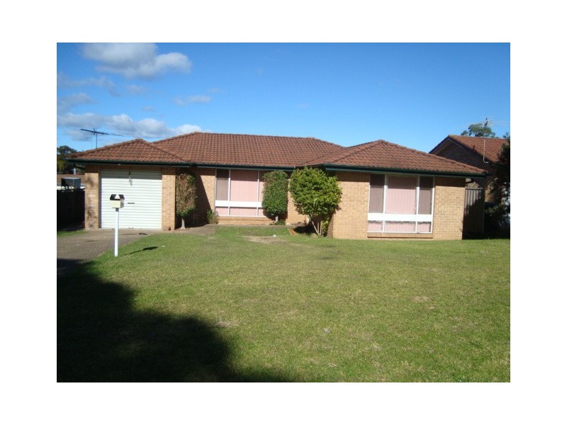 9 Greengate Road, St Helens Park NSW 2560