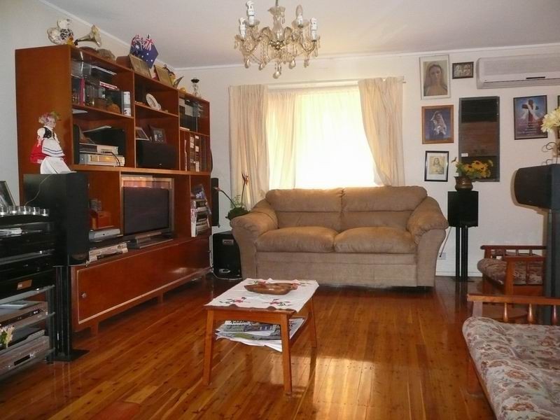 1 Bottlebrush Ave, Bradbury NSW 2560