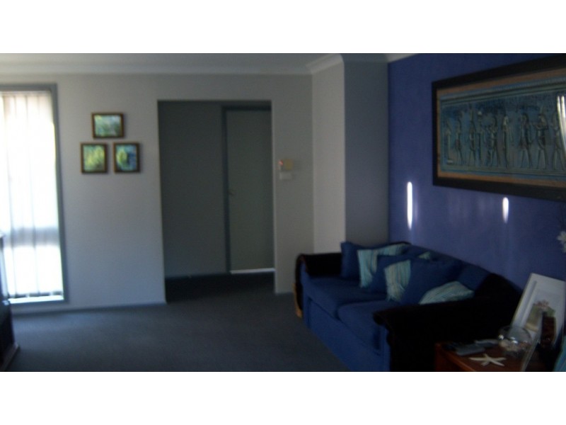 51 Carbasse Cres, St Helens Park NSW 2560