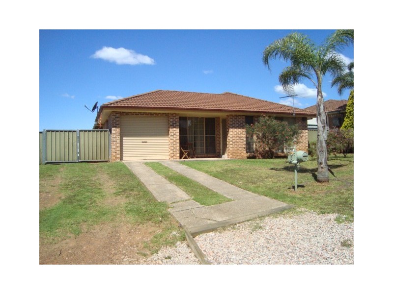 3 Fal staff Street, Rosemeadow NSW 2560