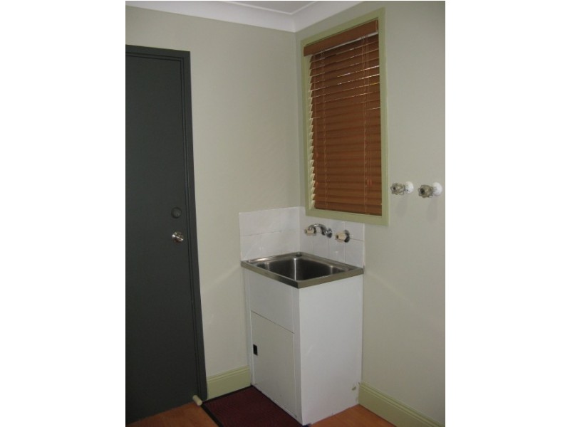 33 Lorenzo Cres, Rosemeadow NSW 2560