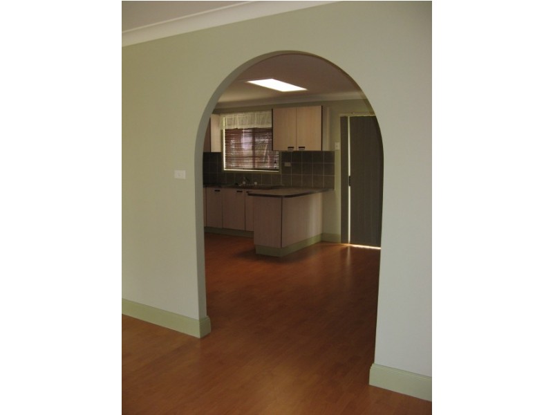 33 Lorenzo Cres, Rosemeadow NSW 2560