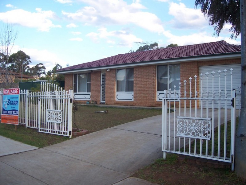 14 Hamlet Cr, Rosemeadow NSW 2560